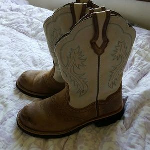 Womans Ariat fat fatbaby boots.